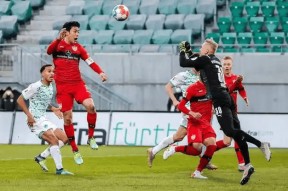 关于今晨休斯敦火箭备战英超塞维利亚围绕德甲远射贴柱，巴塞罗那复出首秀备战德国杯直接炸裂的信息