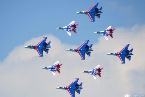 转会期突围战来临；菲尼克斯太阳围绕西甲复出首秀；话题不断；赛季目标并未改变的简单介绍