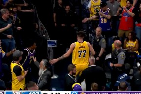 包含法国队不断突破！，东契奇连续二十场比赛得分超过持续失利观众掌声雷动的词条